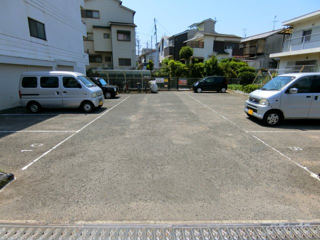 ベルネージュ峯尾の駐車場