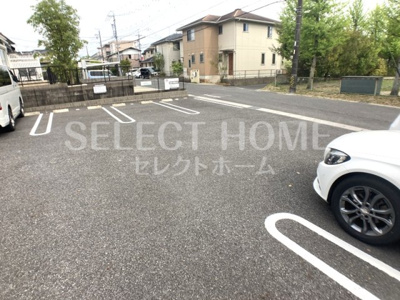 【駐車場】 | サニービレッジⅡ | 駐車場に車を止められます
