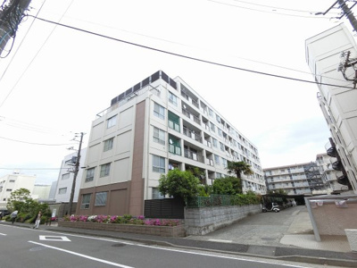 【外観】 | 大倉山コーポラスＢ棟 | 総戸数９２戸、昭和４７年３月築、管理人は日勤勤務につき管理体制良好です♪