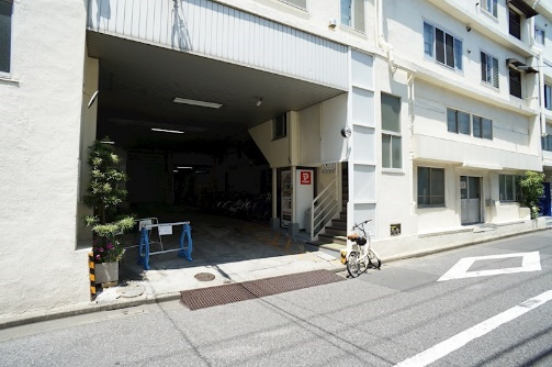 三家第一ビルのエントランス