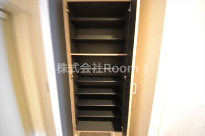【玄関】 | ラヴィベール上町台 | 小物を収納するのに便利です