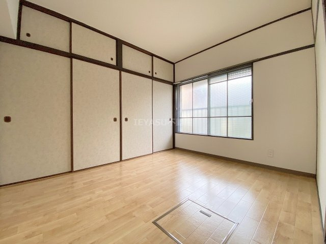 江波鋳機ビルの内装