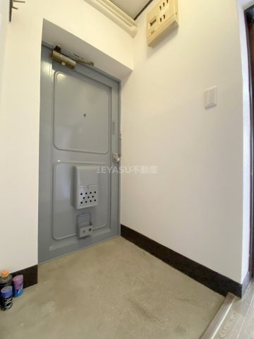 江波鋳機ビルの玄関