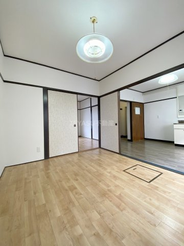 江波鋳機ビルの寝室