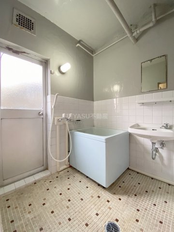 江波鋳機ビルの浴室