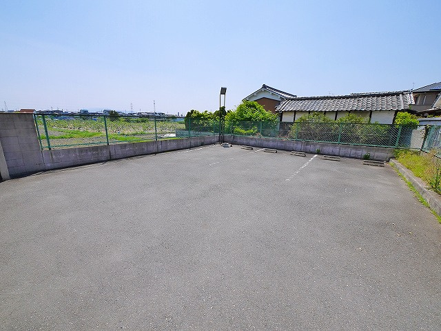 アスカ21の駐車場|駐車スペースもあります