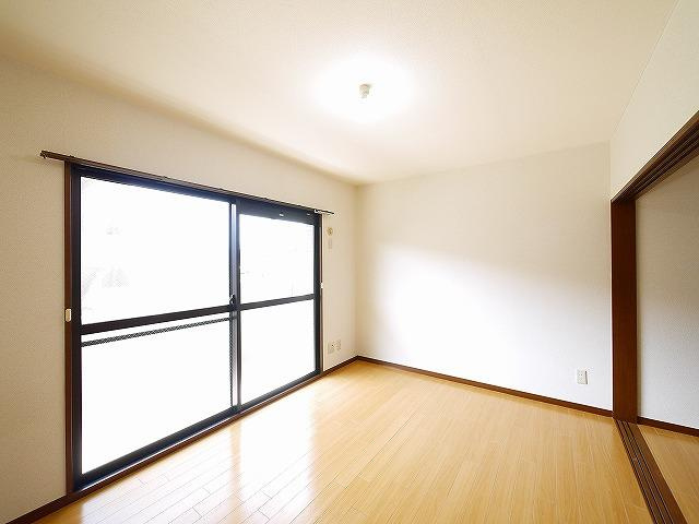 フルーエントⅠの洋室|個人の部屋や寝室として使える洋室です