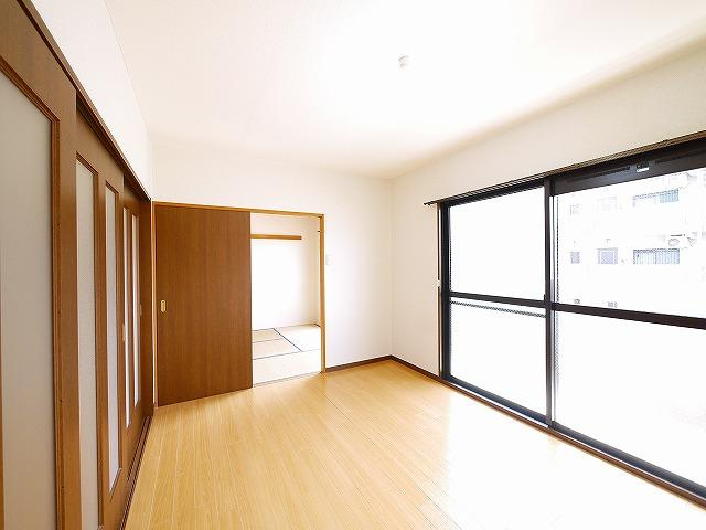 フルーエントⅠの洋室|きれいな洋室です