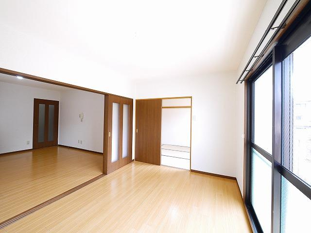 フルーエントⅠの洋室|広々とした洋室です
