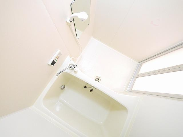 フルーエントⅠの浴室|日々の疲れを癒すお風呂付です