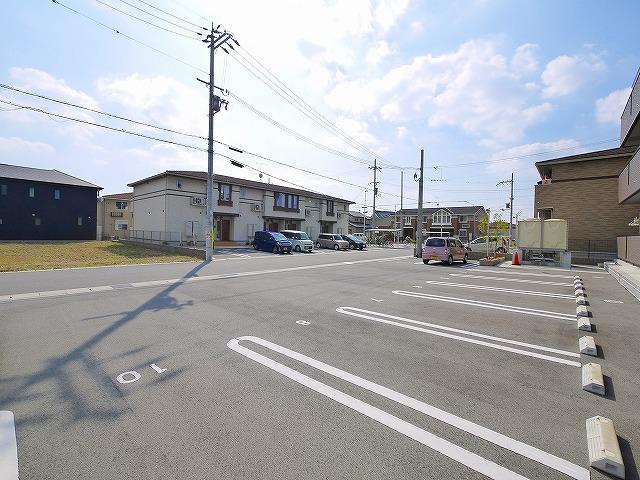 レジデンス天理　弐番館の駐車場|カースペースがあります
