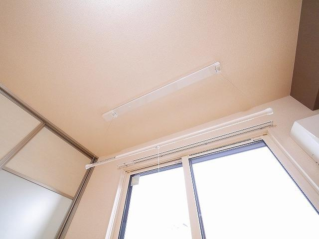 レジデンス天理　弐番館の洗面所|スペースも広々していますので使いやすいです