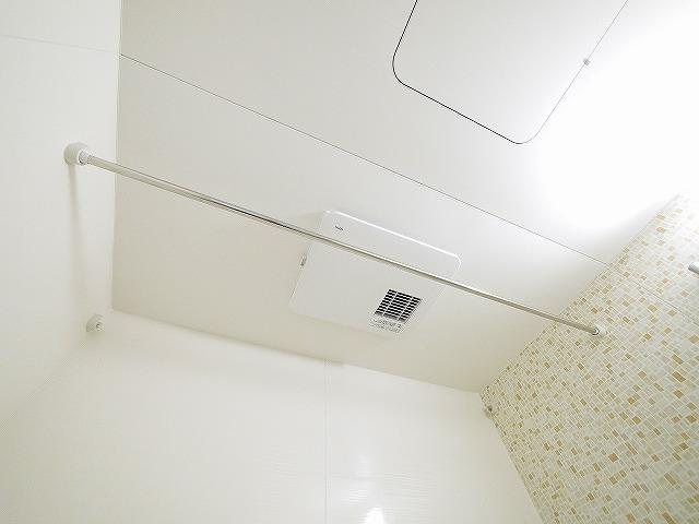 レジデンス天理　弐番館の洋室|洋室も日当たりが良く、採光が良好です