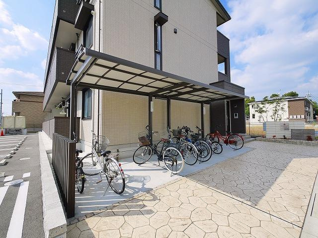 レジデンス天理　弐番館のその他共用部分|広い駐輪場は使いやすいですね