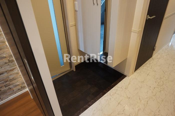 ファミール南山 Ｃの玄関|玄関２