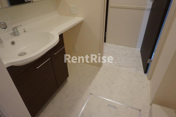 ファミール南山 Ｃの洗面所|洗面室２