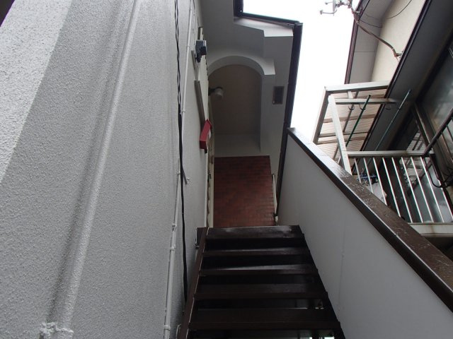 馬場ハイツのその他共用部分|玄関までの階段です