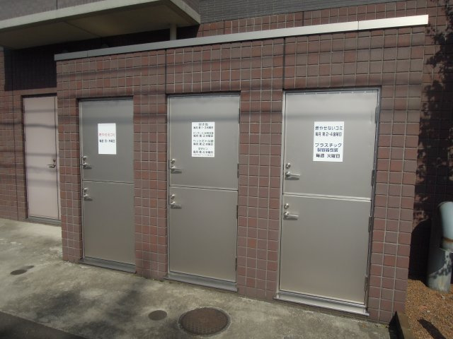 ビブレ日之出のその他共用部分|敷地内ゴミ庫です。マンション出て直ぐの場所にあり、前日夜からでも捨てられるのでとても便利なんです。
