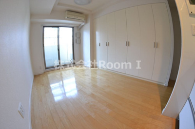 【居間・リビング】 | アルス大手前プレミア | ゆったりとしたリビングです