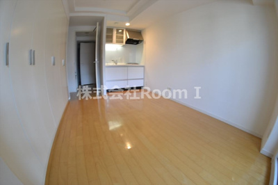 【寝室】 | アルス大手前プレミア | 広くて明るい寝室