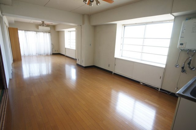 【居間・リビング】 | グランドアームス | 広々としたリビング