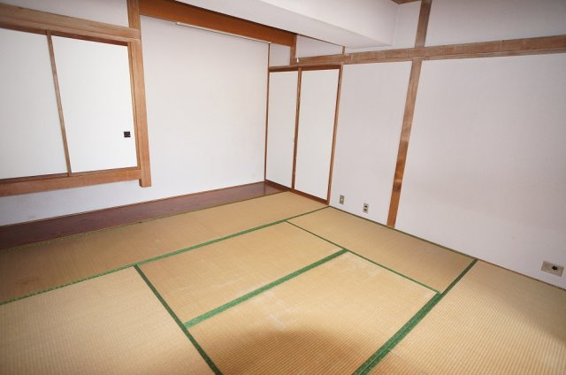 【和室】 | グランドアームス | 余裕の8畳プラス板間