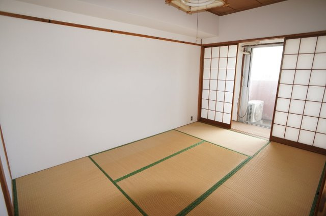 【寝室】 | グランドアームス | 6畳プラス縁側