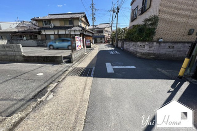 【前面道路含む現地写真】 | 宇治市槇島町薗場　注文建築　建築条件なし　土地 | 飲食店やスーパーが建ち並ぶ《宇治橋通り商店街》が徒歩12分にあり、JR「宇治駅」徒歩13分　京阪「宇治駅」徒歩15分の便利な立地です（＾◇＾）