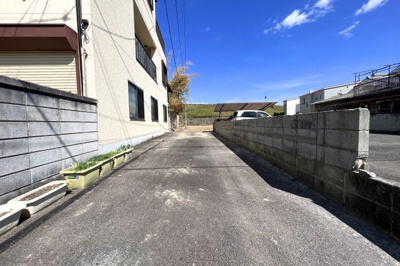 【外観】 | 宇治市槇島町薗場　注文建築　建築条件なし　土地 | 玄関を出てすぐに道路ではないので、小さいお子様の飛び出しも心配ありません。親御様は安心して子育てが出来ますね。