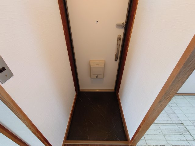 狭山遊園ハイツ6号棟の玄関