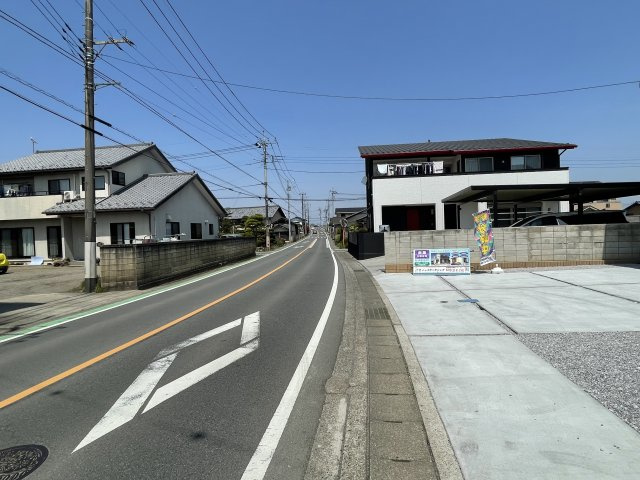 高崎市阿久津町Ⅰ期（全1棟）1号棟の前面道路含む現地写真