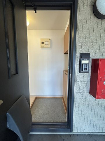 メゾン　アイ　ファミーユ　A棟の玄関