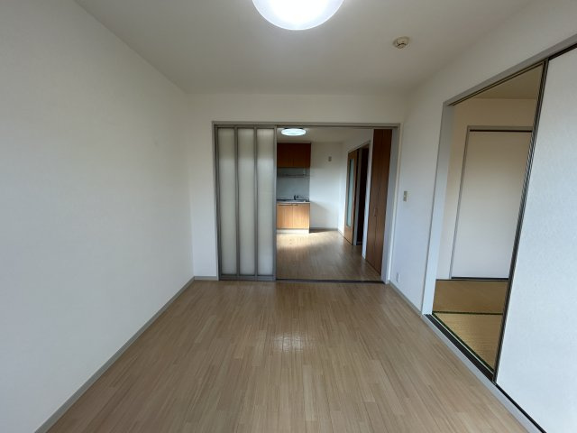 メゾン　アイ　ファミーユ　A棟の洋室