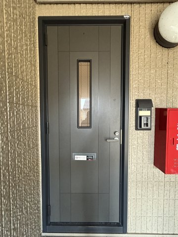 メゾン　アイ　ファミーユ　A棟の玄関