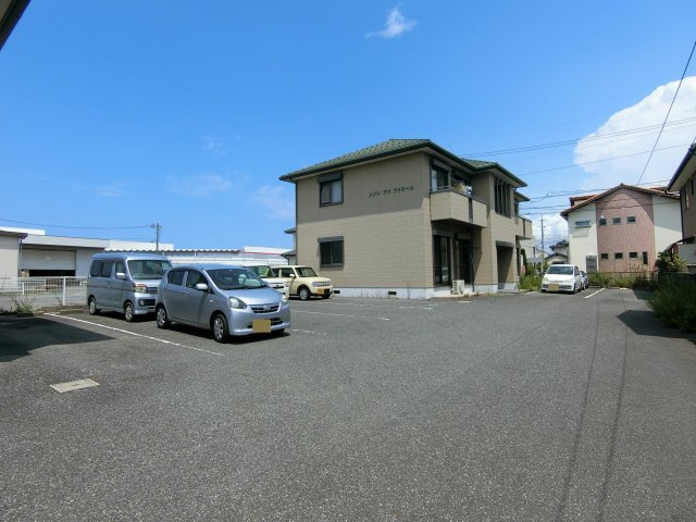 メゾン　アイ　ファミーユ　A棟の駐車場