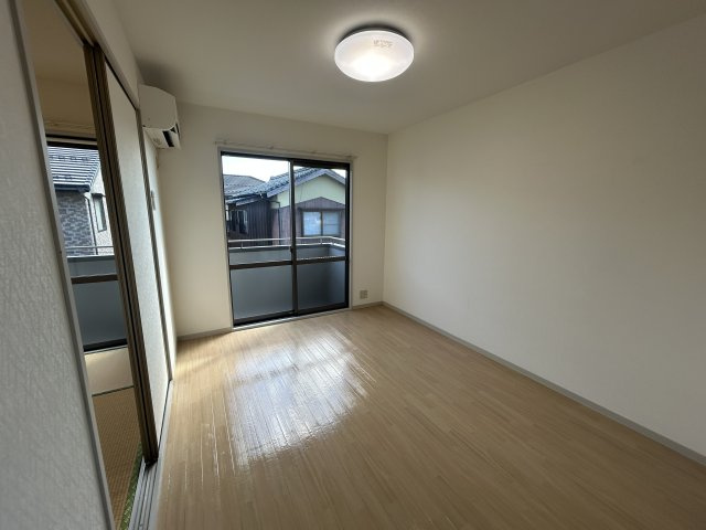 メゾン　アイ　ファミーユ　A棟の洋室