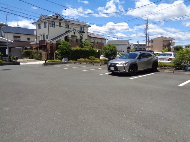 ファンタジスタの駐車場