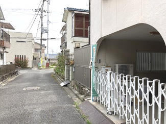 【前面道路含む現地写真】