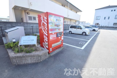 【駐車場】 | シャインヒルズ富岡 | 駐車スペースもあります