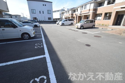 【駐車場】 | シャインヒルズ富岡 | 駐車場完備です