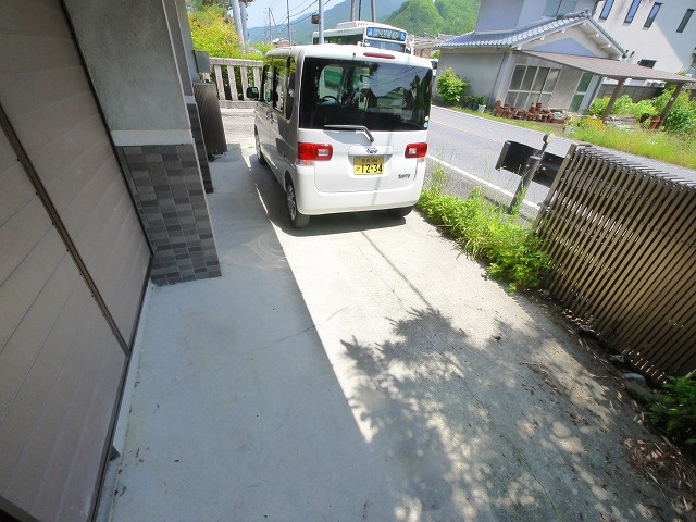 桜井市黒崎一戸建の駐車場