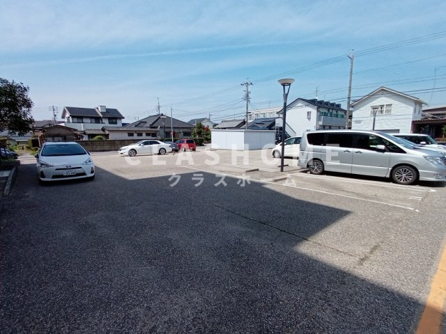 サンコートAIの駐車場