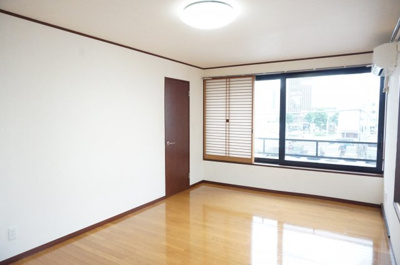 【居間・リビング】 | いずみ壱番館