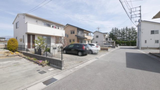 【外観】 | 甲斐市西八幡 平成24年築積水ハウス施工の中古住宅 南道路 | 区画の整った開発分譲地 南6ｍ道路で日当たり良好 車庫入れも楽々です。