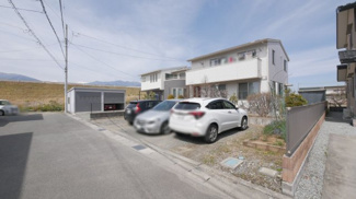 【外観】 | 甲斐市西八幡 平成24年築積水ハウス施工の中古住宅 南道路 | 閑静な住宅地の一角です。陶版外壁材「ベルバーン」が高級感をもたらします。