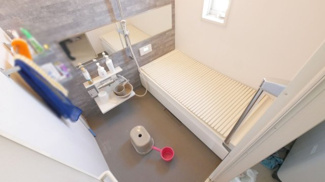 【浴室】 | 甲斐市西八幡 平成24年築積水ハウス施工の中古住宅 南道路 | 綺麗なバスルーム　ゆったりと足を伸ばせる浴槽です。