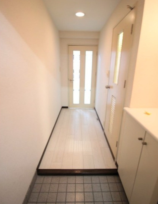 トーカンキャステール日の出町【キャッシュバック対象物件】の玄関|ゆったりとした玄関です