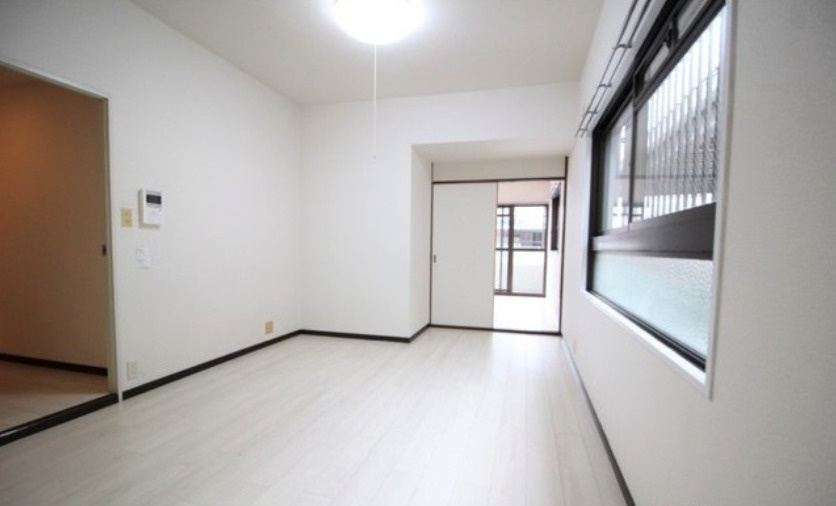 トーカンキャステール日の出町【キャッシュバック対象物件】の居間・リビング|ゆったり過ごせるリビングです