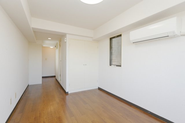 ドエル新小岩の洋室|別部屋、反転タイプ