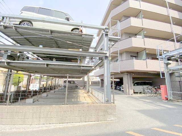 レーベンハイム吉川グランスクエアの駐車場|敷地内駐車場